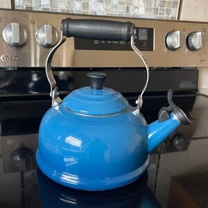 Le Creuset Classic Whistling Tea Kettle